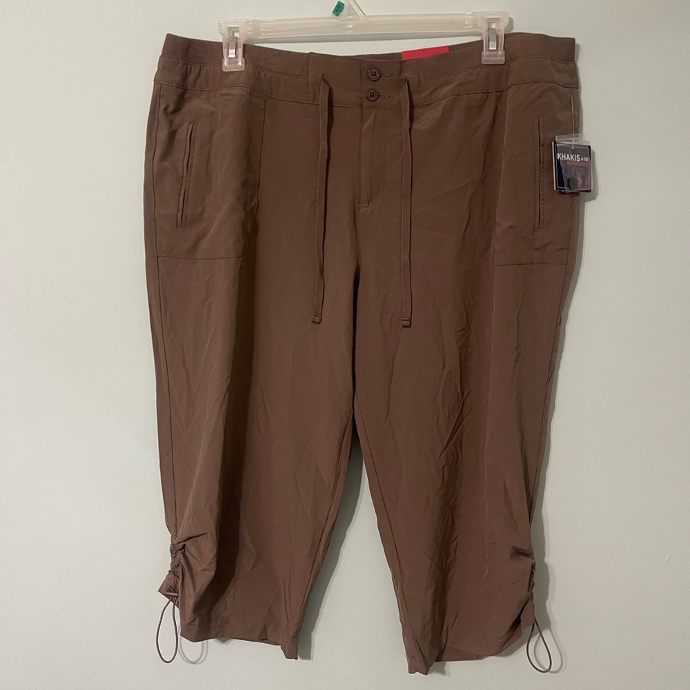 NWT - Khakis & Company, Knit Waistband Capri Size 18W   **AB9165**